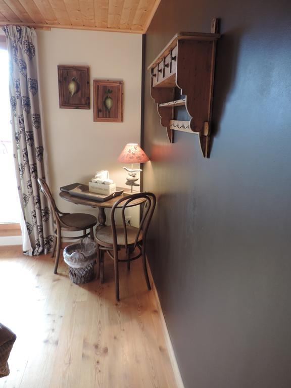 La Demeure Des Elfes Bed and Breakfast Albinen Rum bild