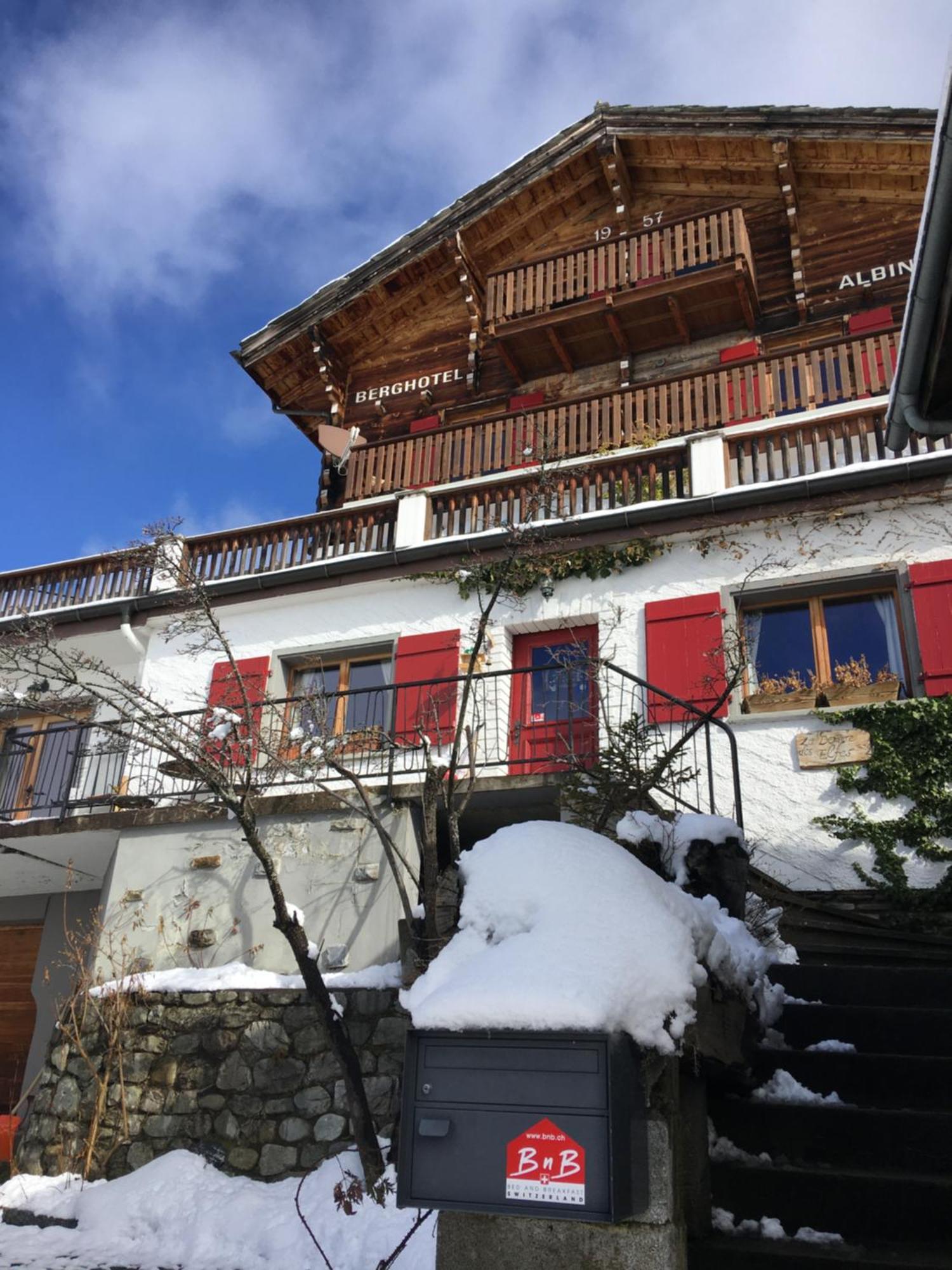 La Demeure Des Elfes Bed and Breakfast Albinen Exteriör bild
